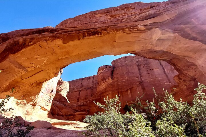 Discover The Hidden Arches: Solitaire Arches Private Desert Hike - Photo 1 of 6